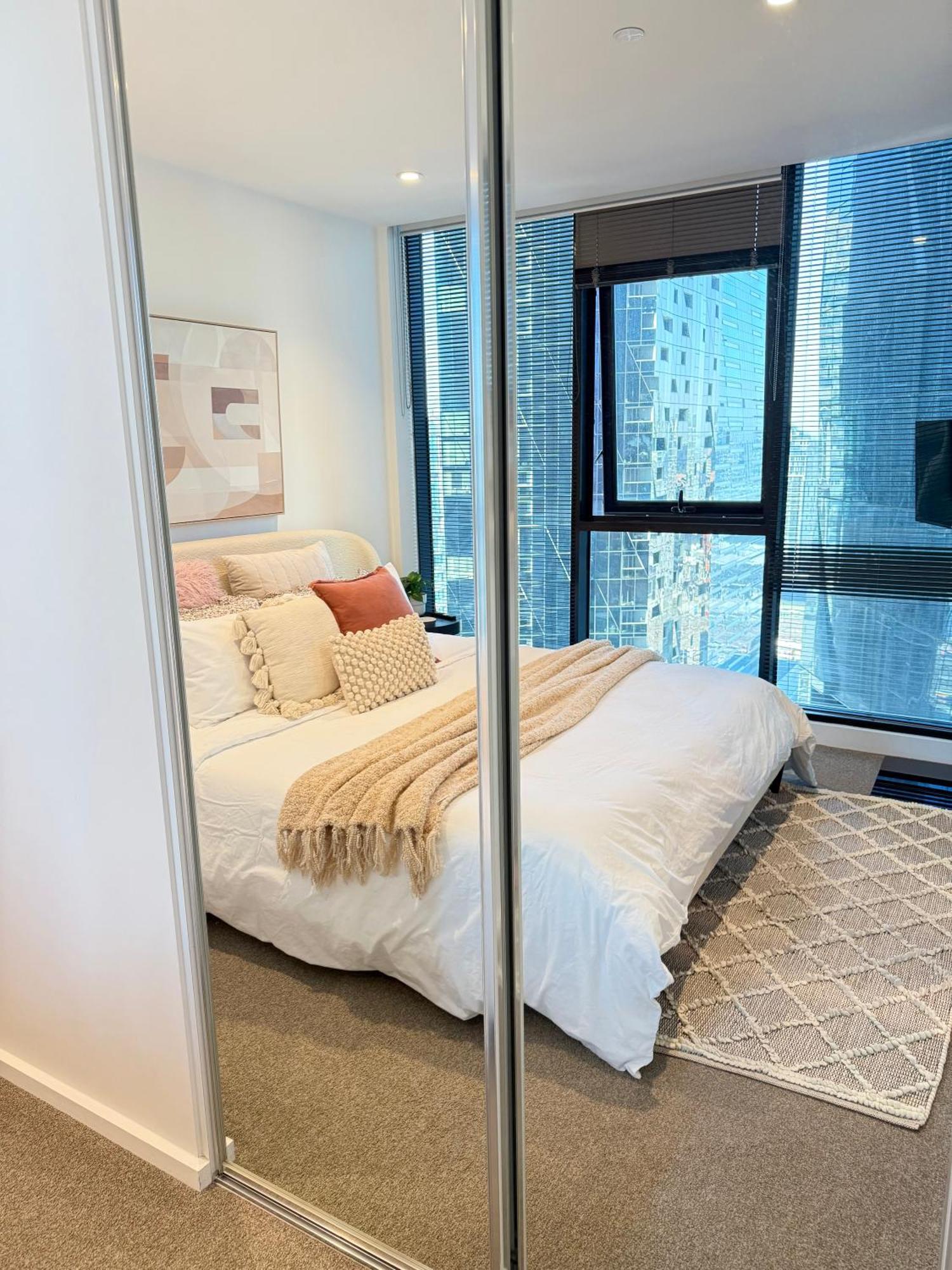 Lonsdale St Luxury Cbd Family Apartment With Free Parking Melbourne Eksteriør billede